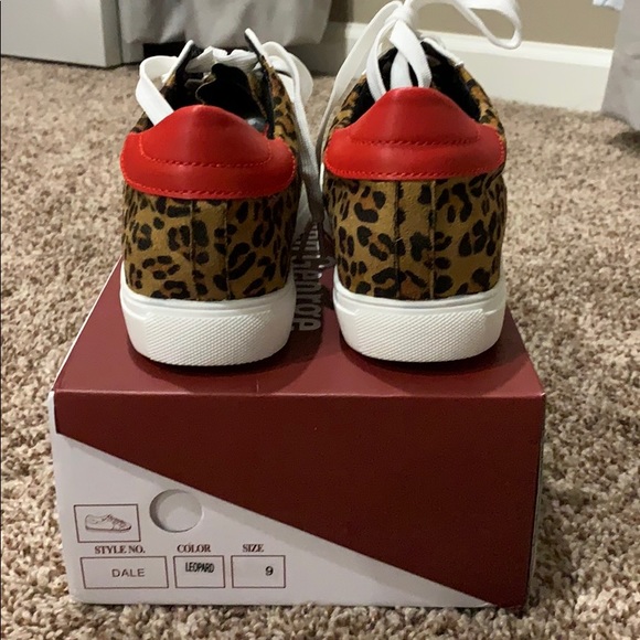 queen george sneakers